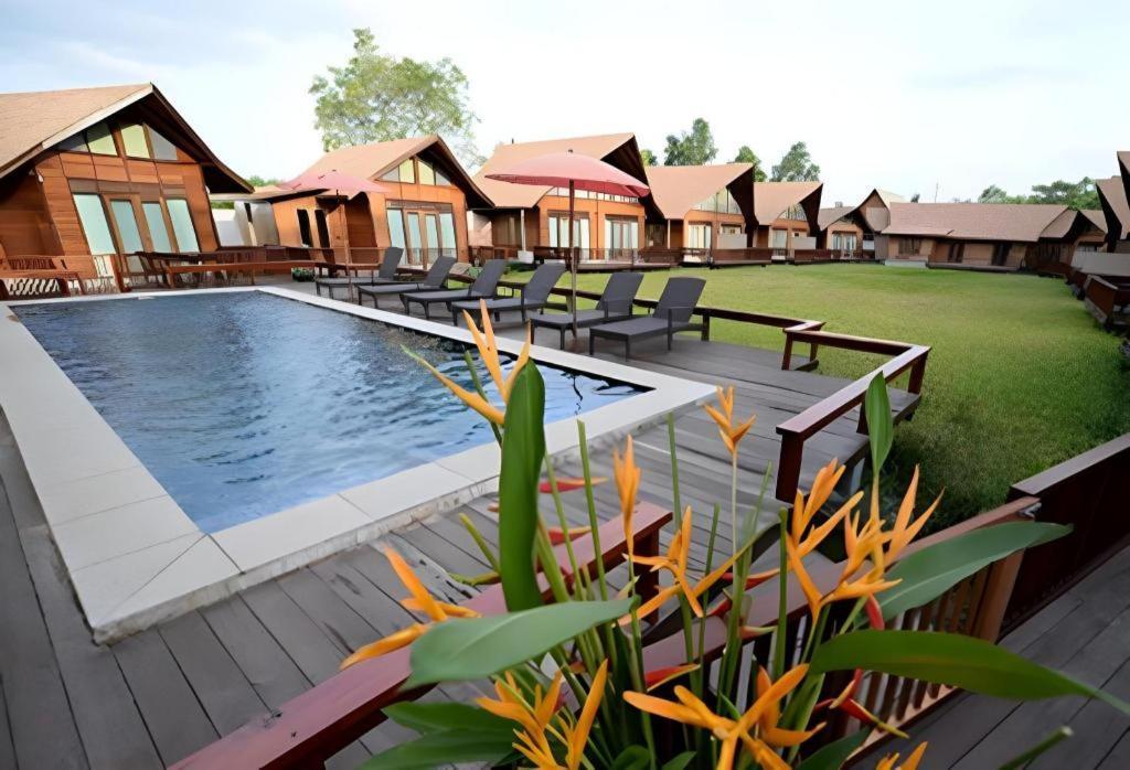 סוראט תאני 100 Islands Resort & Spa מראה חיצוני תמונה